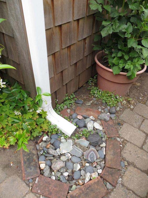 Brick-Rimmed Splash Catch